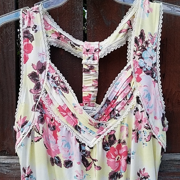 💛American Rag flowered top💛 - Picture 2 of 5